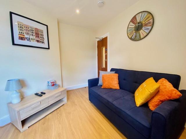 Cannock House ~ 4 Bedrooms All With Ensuite. Rugeley Exterior foto