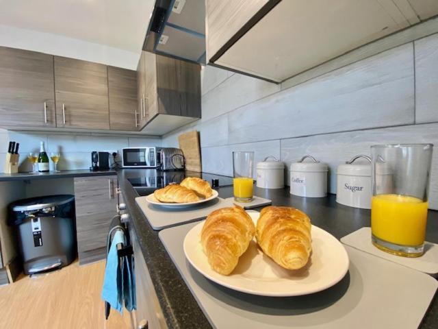 Cannock House ~ 4 Bedrooms All With Ensuite. Rugeley Exterior foto