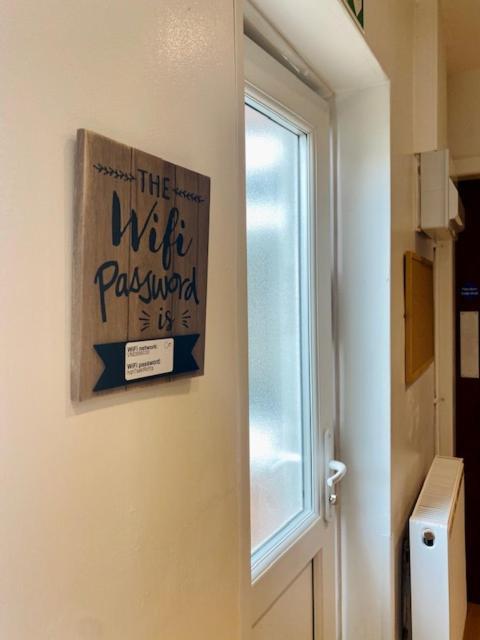 Cannock House ~ 4 Bedrooms All With Ensuite. Rugeley Exterior foto
