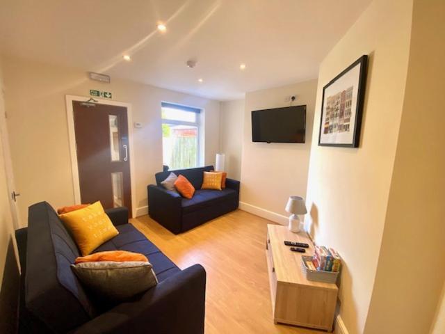 Cannock House ~ 4 Bedrooms All With Ensuite. Rugeley Exterior foto