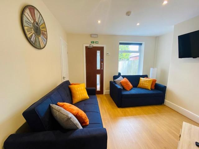 Cannock House ~ 4 Bedrooms All With Ensuite. Rugeley Exterior foto